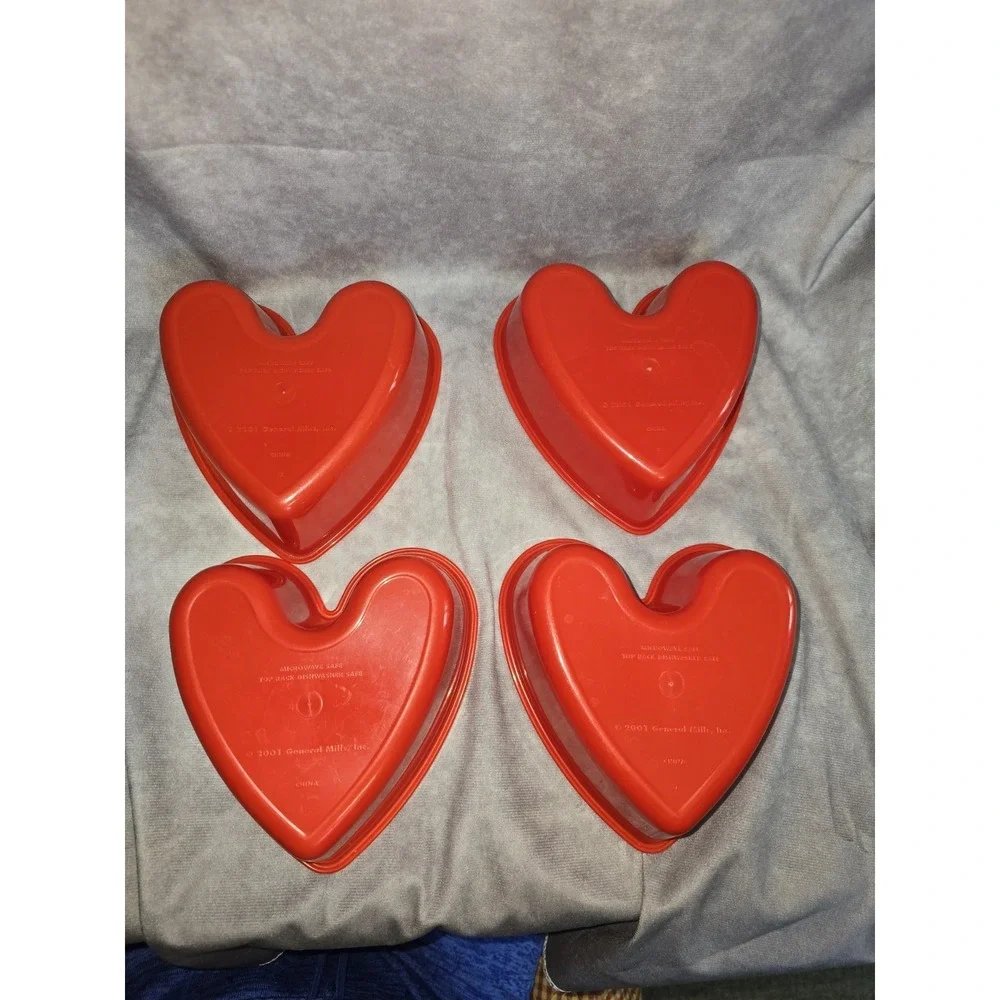 Set Of 4 Red Heart Plastic Cheerios Cereal Bowls - General Mills 2001